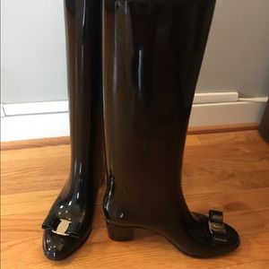 Auth Ferragamo rain boots. Sz 7M New in Box